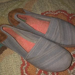 Bare trap flats size 8 grey with brown back detail